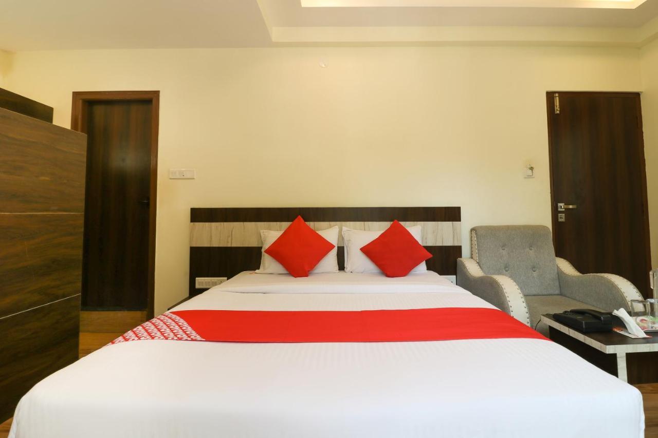 Oyo 36197 Royal Wood Hotel Bangalore Esterno foto