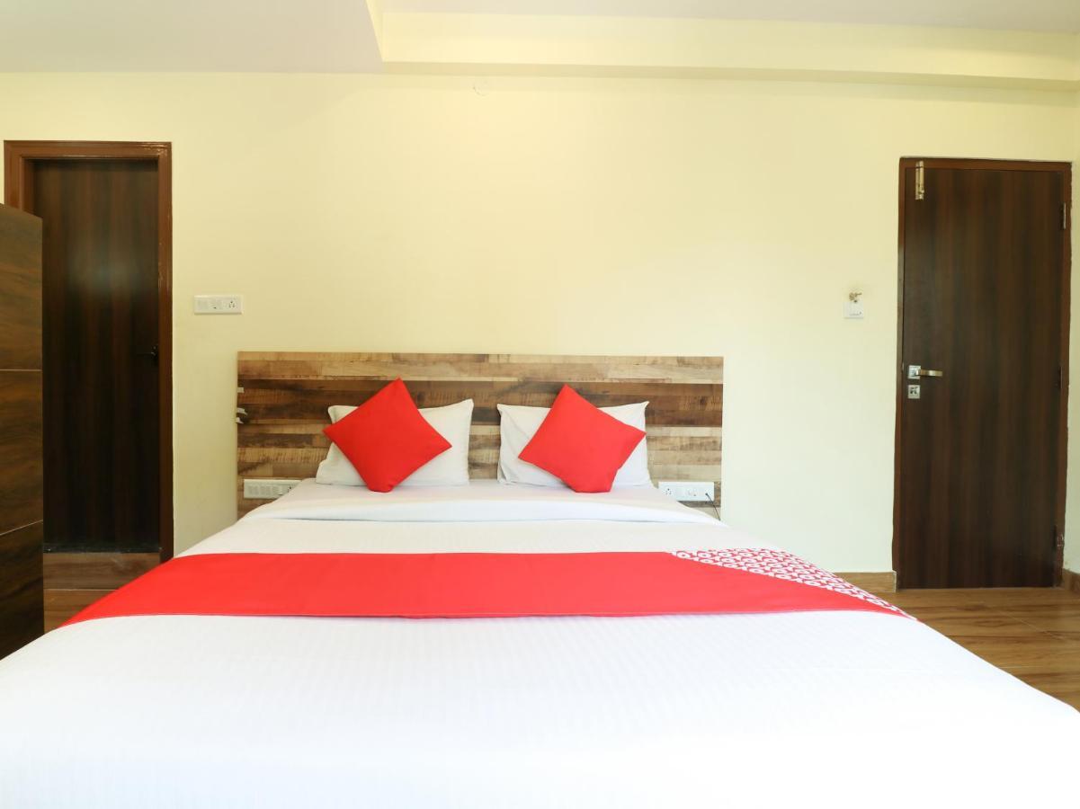 Oyo 36197 Royal Wood Hotel Bangalore Esterno foto